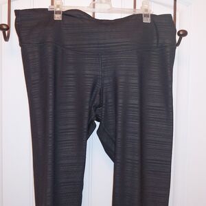 Old Navy black textured active leggings